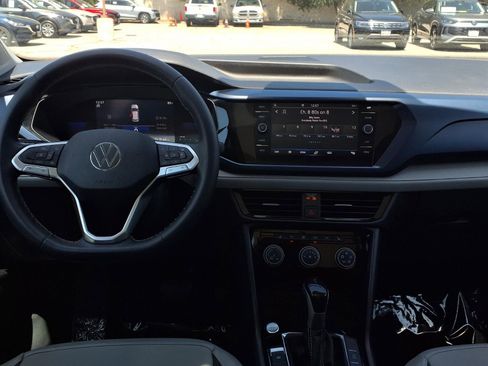 Used 2023 Volkswagen Taos SE w/ Panoramic Sunroof Package FWD image 20