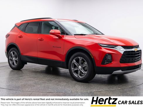 Used 2025 Chevrolet Blazer LT FWD image 1