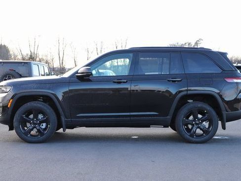 New 2025 Jeep Grand Cherokee Limited w/ Luxury Tech Group II AWD/4WD image 2