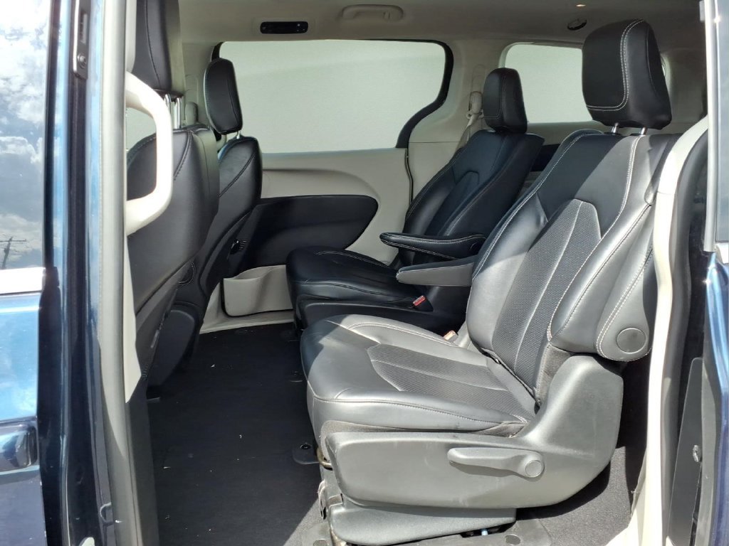 Used 2024 Chrysler Pacifica Limited FWD image 5
