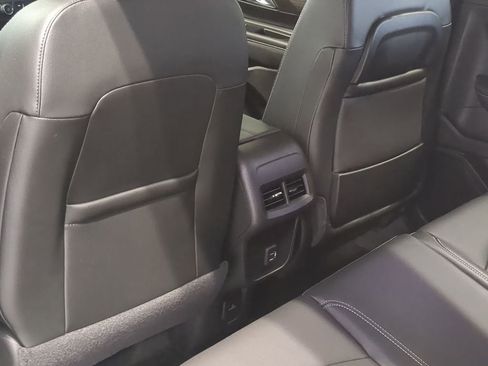 Used 2024 GMC Terrain SLT w/ Infotainment Package II FWD image 18