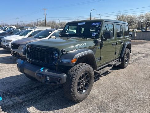 Used 2024 Jeep Wrangler Unlimited image 3