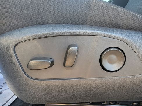 Used 2025 GMC Acadia Elevation image 17