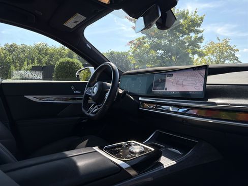 Used 2023 BMW 760i xDrive AWD/4WD image 83