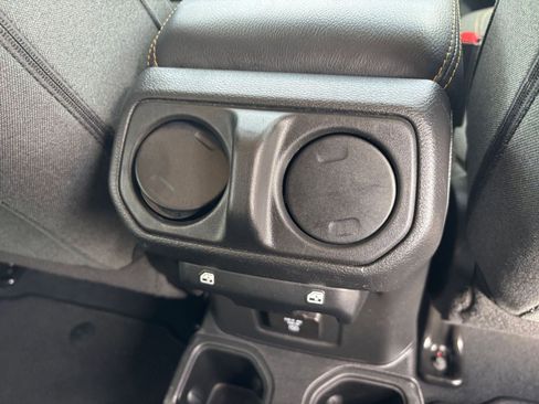 Used 2025 Jeep Wrangler Sahara image 22