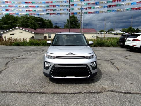 Used 2021 Kia Soul LX image 2