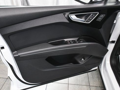 Used 2024 Audi Q4 e-tron Premium Plus w/ Premium Plus image 9