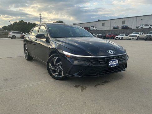 New 2025 Hyundai Elantra Sport image 2