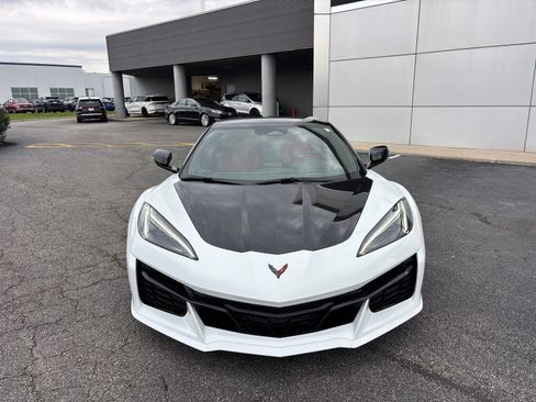 Used 2025 Chevrolet Corvette Z06 RWD image 2