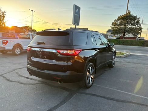 Used 2020 Chevrolet Traverse LT w/ LT Premium Package AWD/4WD image 5