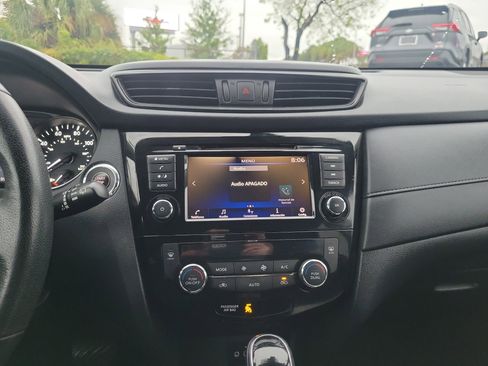 Used 2020 Nissan Rogue SV image 26