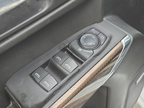 Used 2021 Chevrolet Silverado 1500 LT Trail Boss w/ Convenience Package II image 17