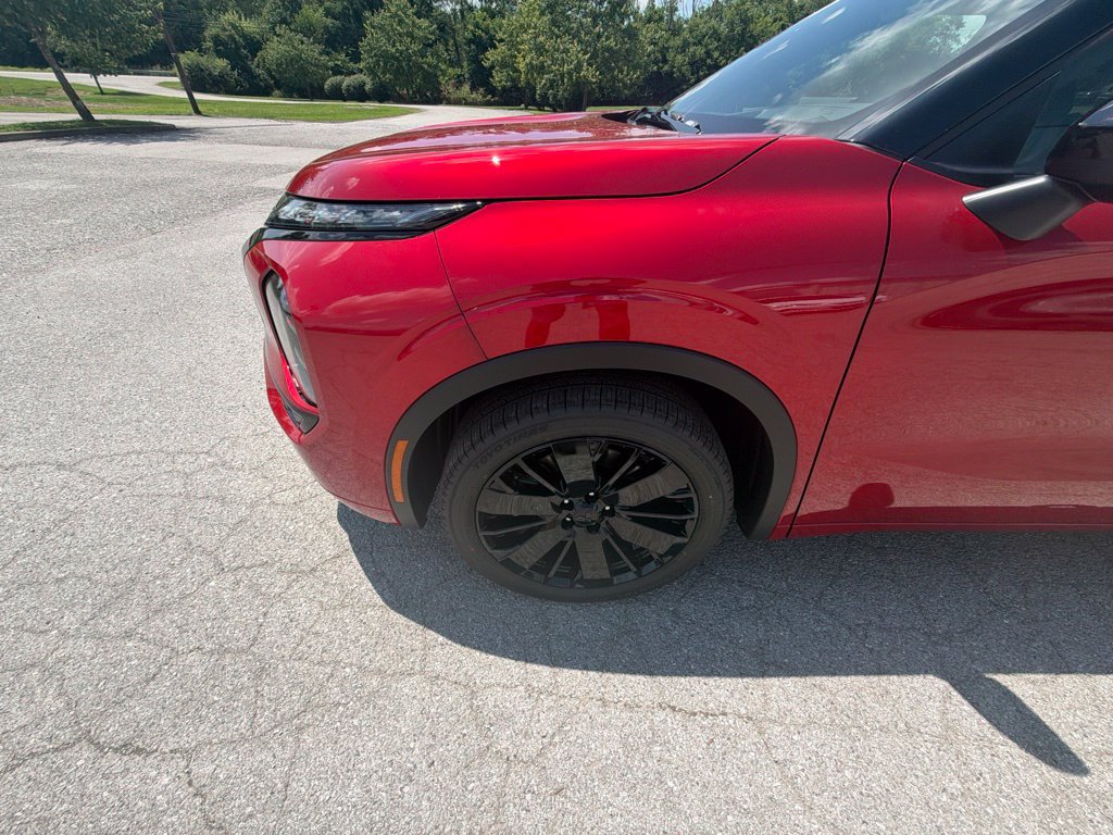 New 2026 Mitsubishi Outlander SEL Black Edition FWD image 4