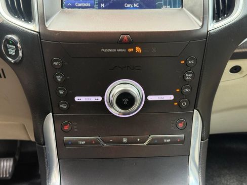 Used 2020 Ford Edge Titanium FWD image 46