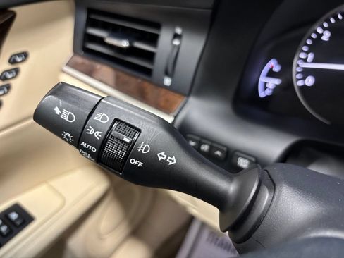 Used 2014 Lexus ES 350 w/ Luxury Package FWD image 21