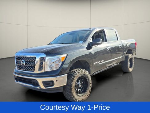 Used 2018 Nissan Titan SV w/ SV Convenience Package RWD image 4