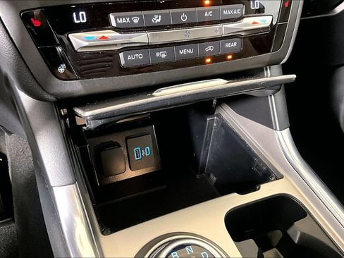 Used 2020 Ford Explorer XLT w/ Equipment Group 202A RWD image 26
