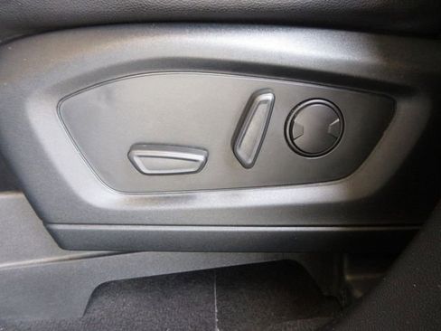 Used 2020 Ford Explorer XLT w/ Equipment Group 202A RWD image 12