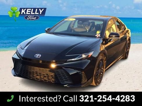 Used 2025 Toyota Camry SE image 1