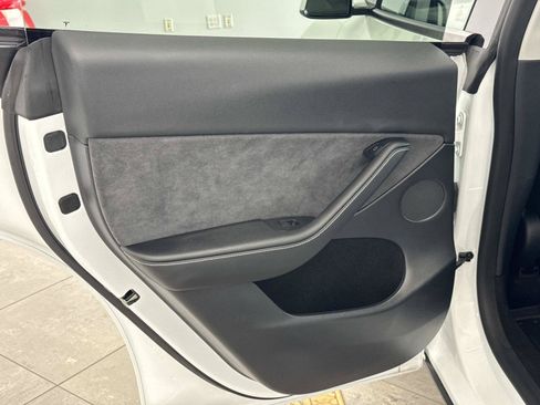 Used 2023 Tesla Model Y Long Range AWD/4WD image 4