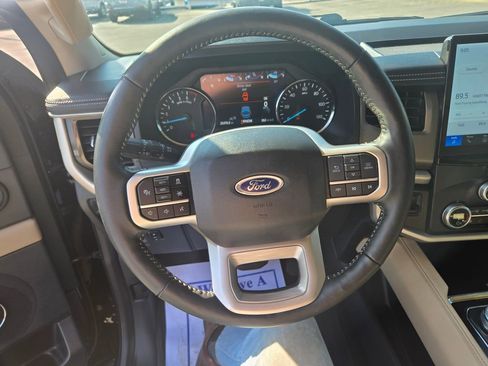 Used 2024 Ford Expedition XLT RWD image 12