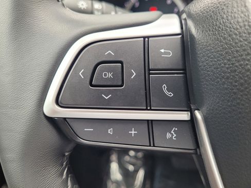 Used 2024 Toyota Highlander LE image 21