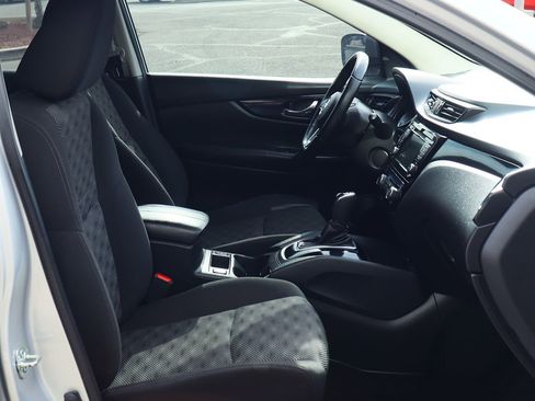 Used 2022 Nissan Rogue Sport SV image 31