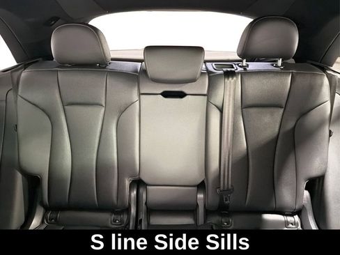 Used 2021 Audi Q8 Premium Plus image 17