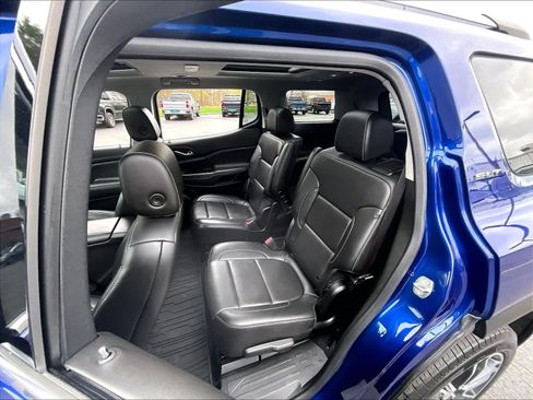 Used 2023 GMC Acadia SLT w/ Preferred Package image 14