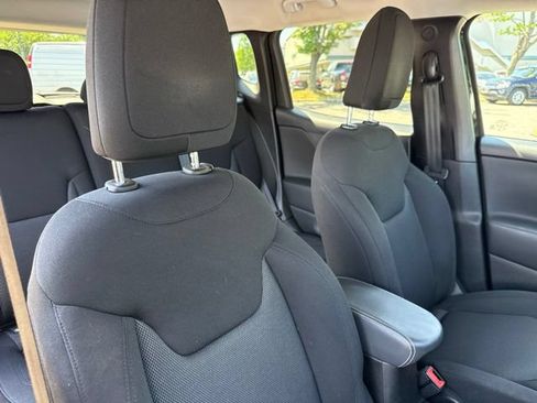 Used 2023 Jeep Renegade Latitude AWD/4WD image 27