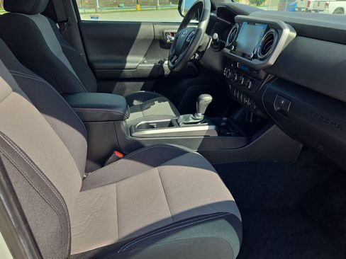 Used 2023 Toyota Tacoma TRD Off-Road AWD/4WD image 30