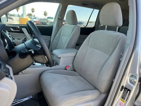 Used 2013 Toyota Highlander Plus FWD image 15