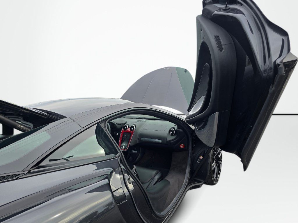 Used 2022 McLaren GT RWD image 21