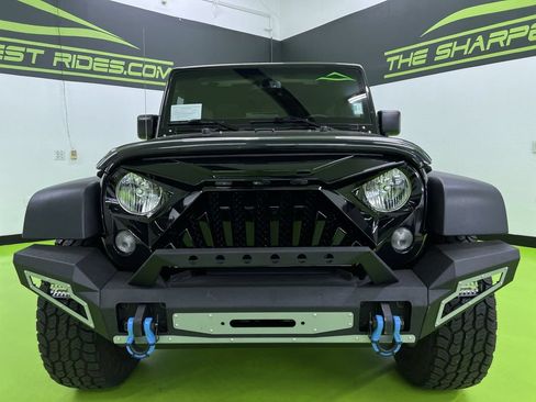 Used 2015 Jeep Wrangler Unlimited Rubicon AWD/4WD image 3