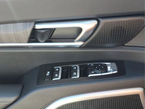 Used 2024 Kia Telluride EX w/ EX Captain's Chair Package FWD image 17