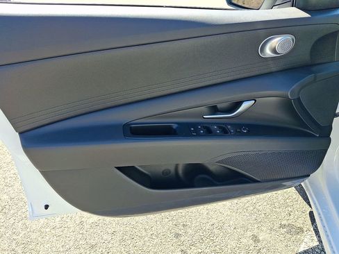 New 2026 Hyundai Elantra SE FWD image 9