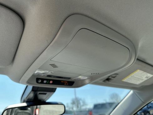 Used 2022 Chevrolet Equinox LS image 34