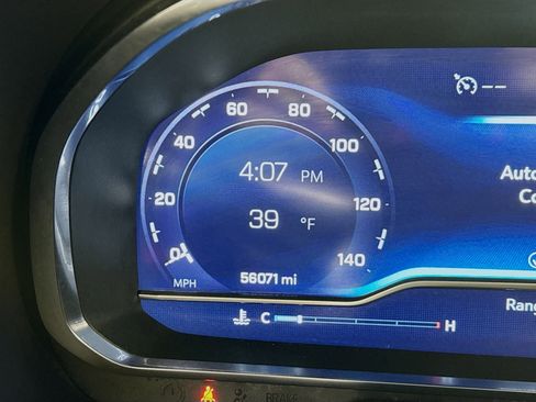 Used 2024 Chevrolet Suburban LT image 15