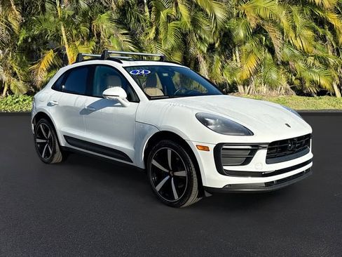 Used 2024 Porsche Macan AWD/4WD image 2