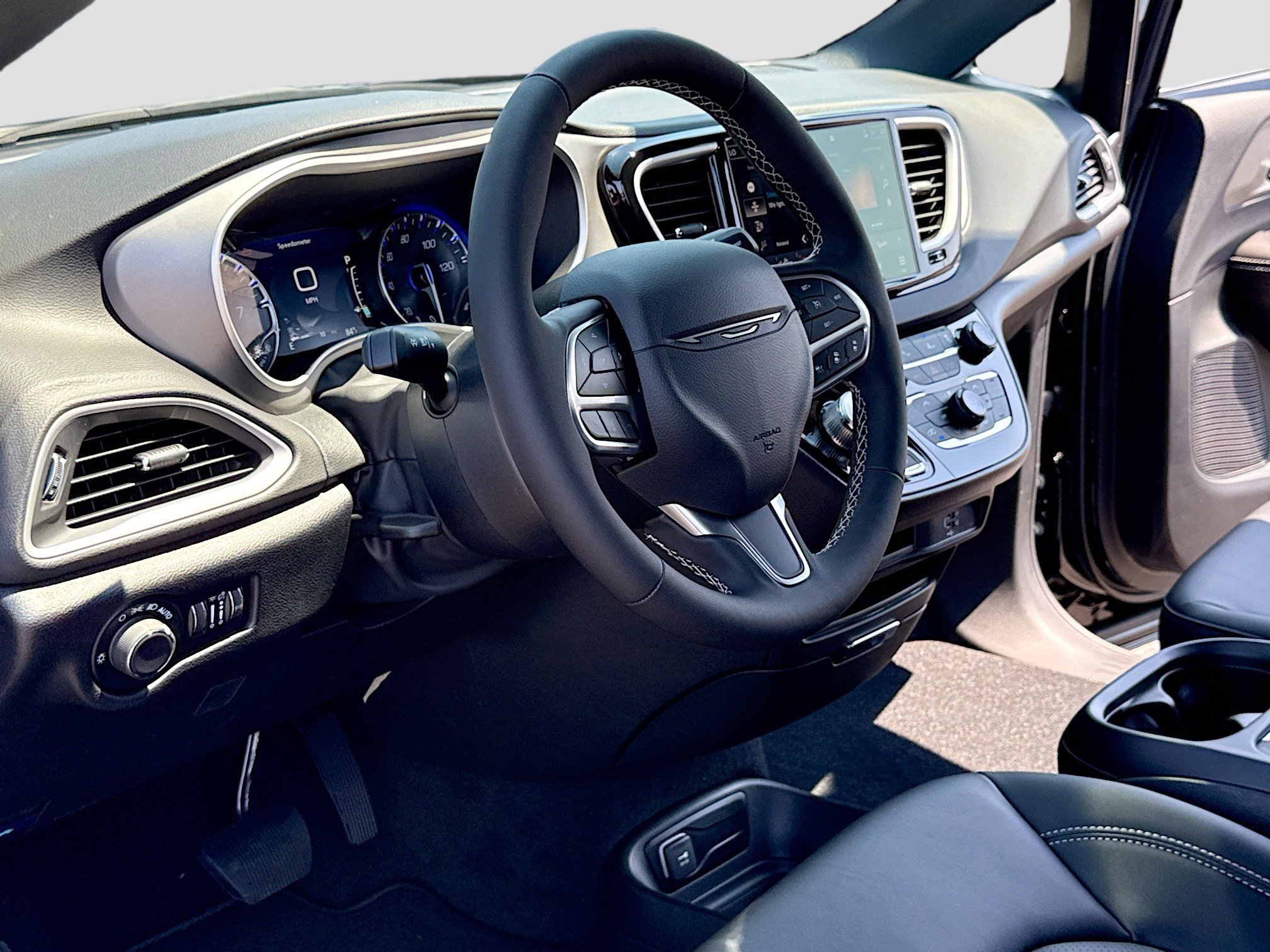 New 2027 Chrysler Pacifica LX FWD image 4