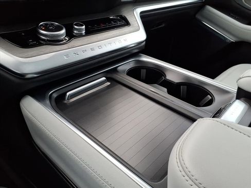 Certified 2025 Ford Expedition Platinum image 26