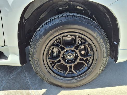 Used 2023 Lexus GX 460 w/ Black Line Special Edition AWD/4WD image 9