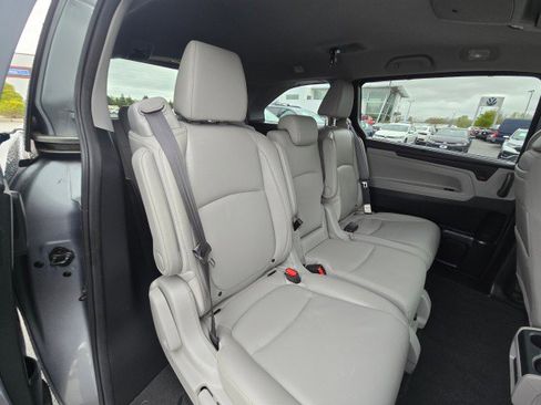 Used 2018 Honda Odyssey Touring image 12