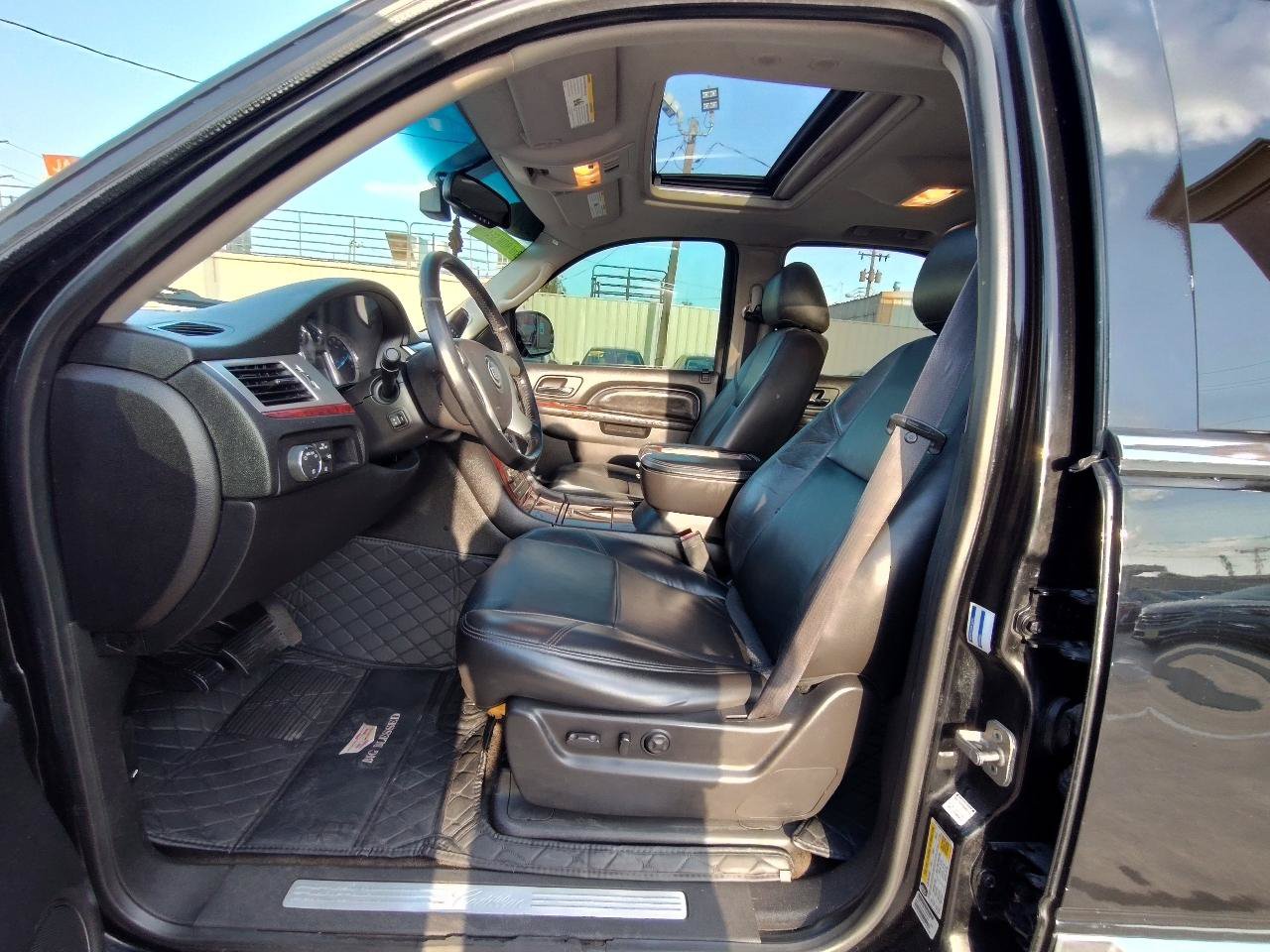 Used 2012 Cadillac Escalade Luxury RWD image 11