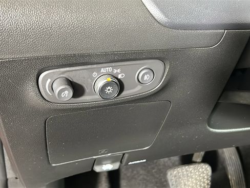 Used 2021 Buick Encore GX Preferred w/ Cold Weather Comfort Package AWD/4WD image 22