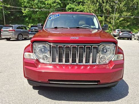 Used 2011 Jeep Liberty Limited w/ Tire & Wheel Group AWD/4WD image 3