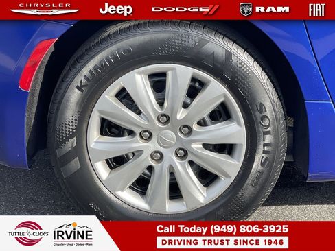 Certified 2019 Chrysler Pacifica L image 11