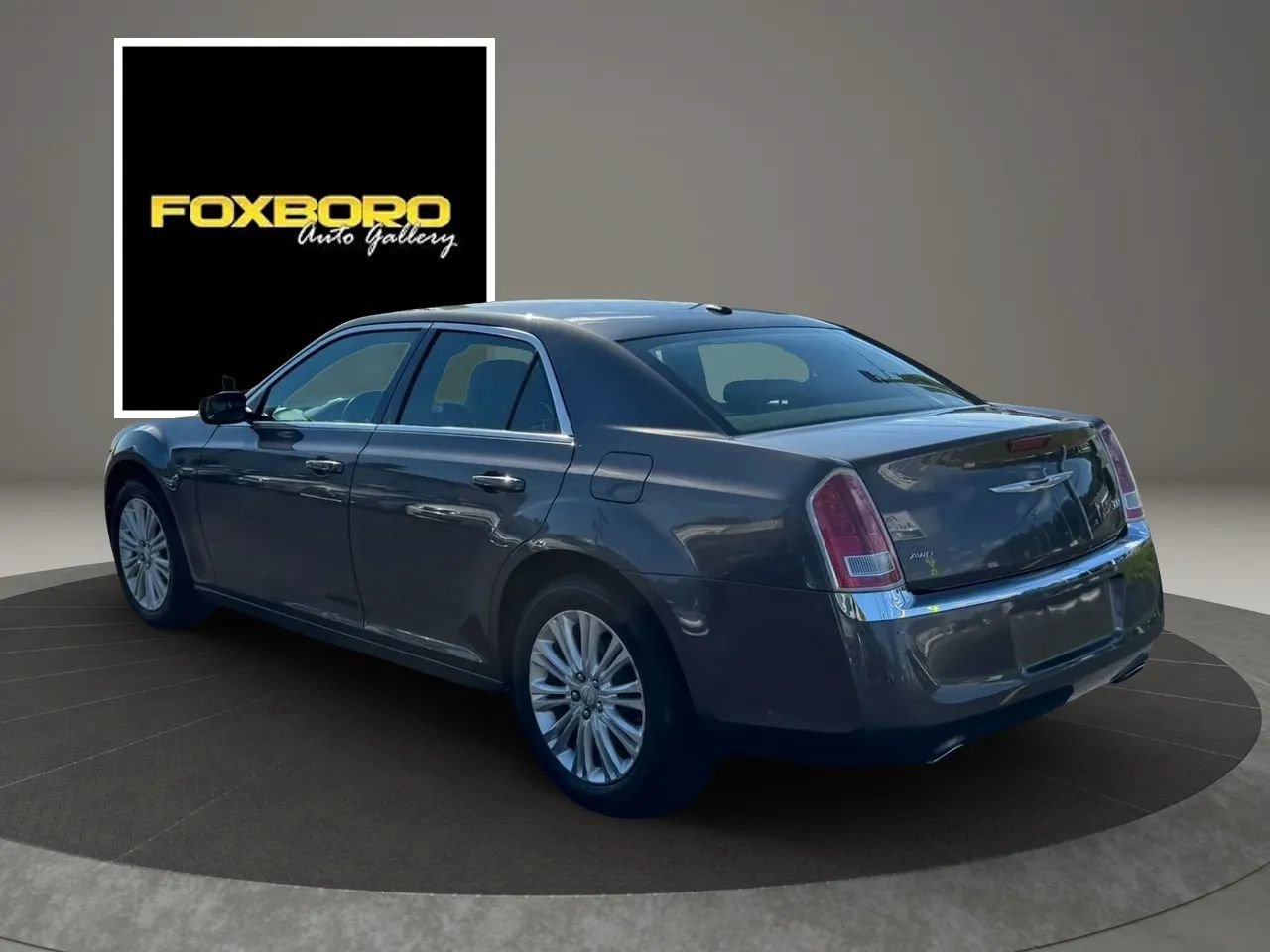 Used 2014 Chrysler 300 AWD w/ Driver Convenience Group image 7