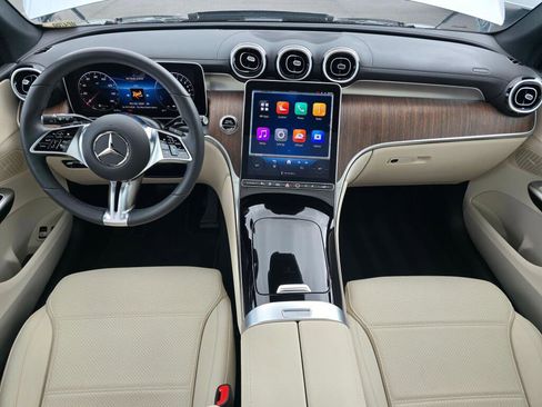 Used 2025 Mercedes-Benz GLC 350e 4MATIC image 17
