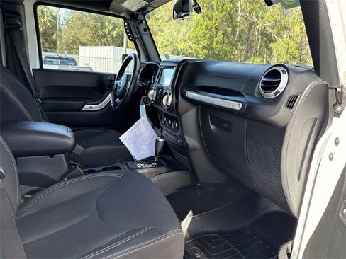 Used 2018 Jeep Wrangler Unlimited Sahara image 19